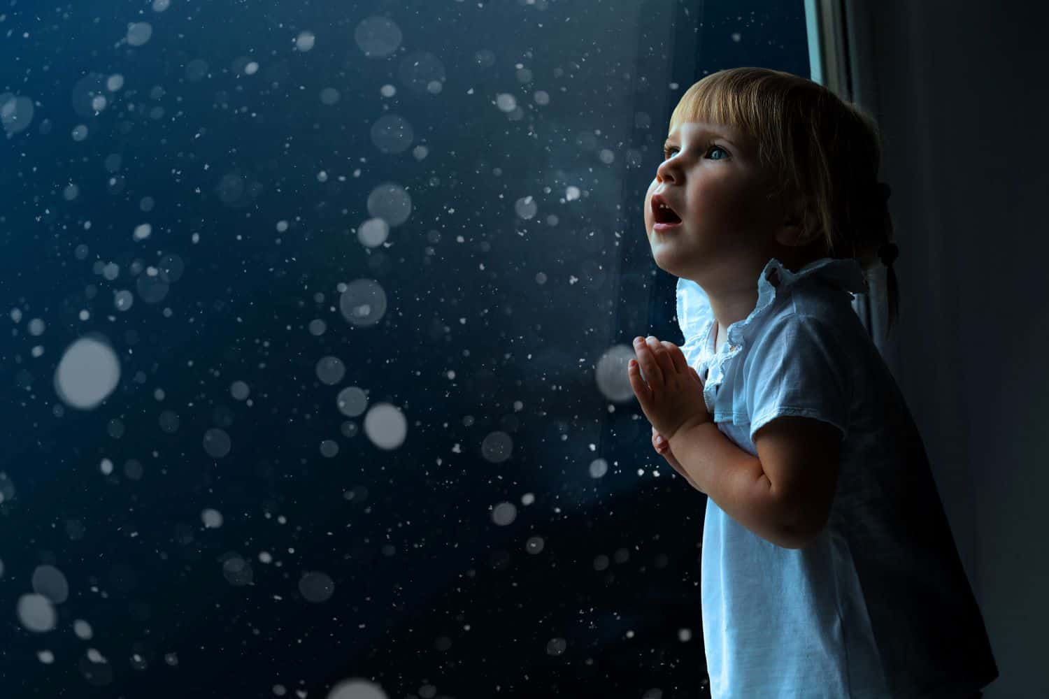 Child looking at night sky for Matariki.