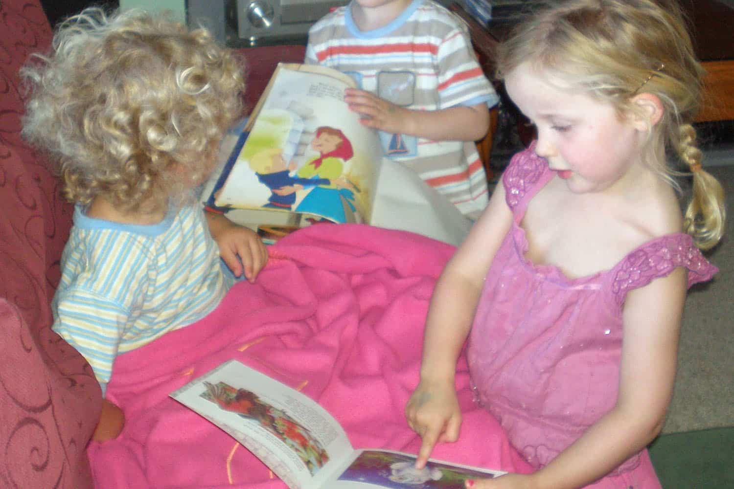 books children reading to each other