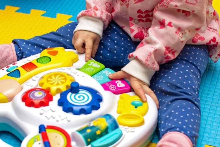 toy loud noise learning baby